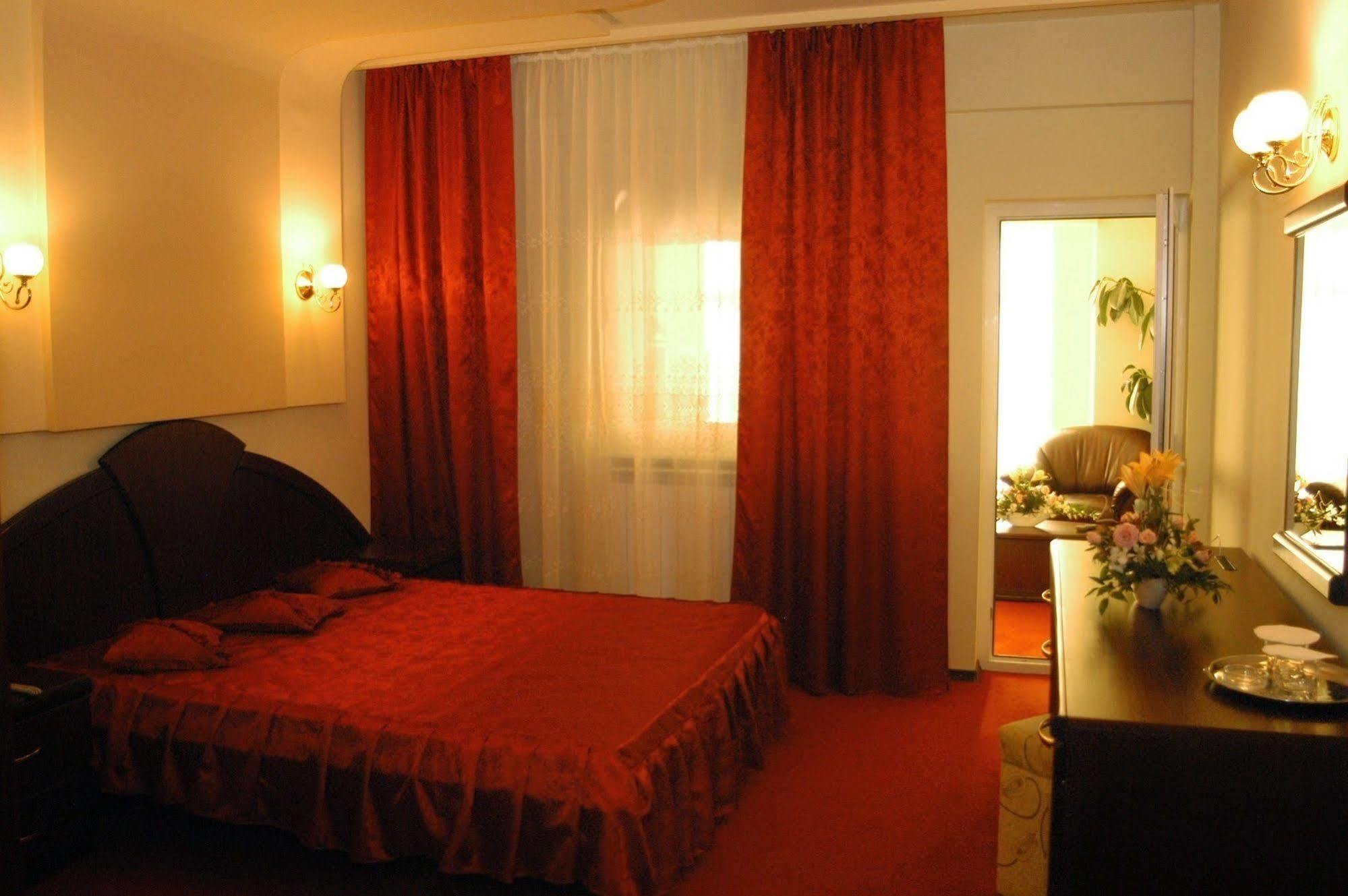 Hotel Regat Пітешть Екстер'єр фото