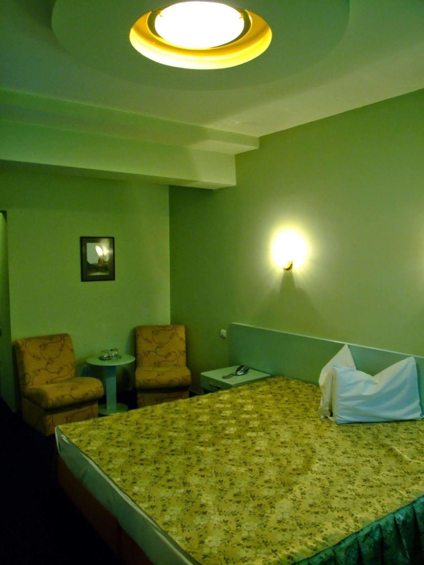 Hotel Regat Пітешть Екстер'єр фото