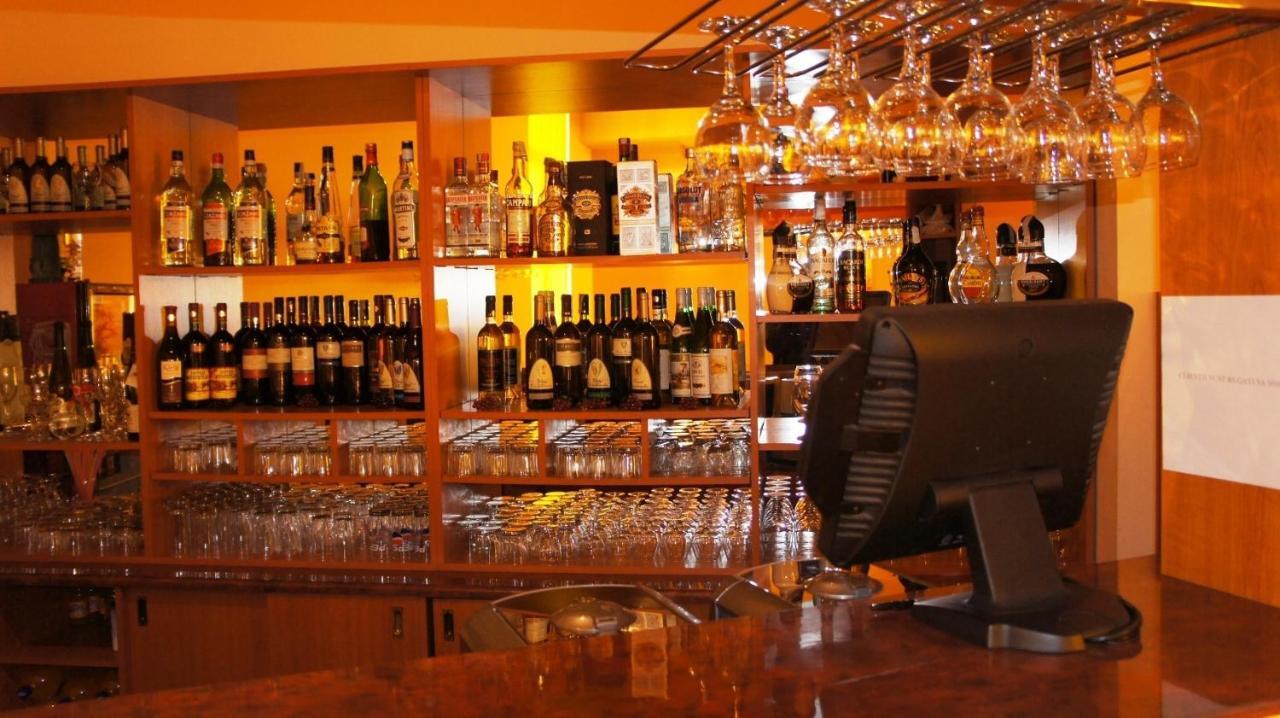 Hotel Regat Пітешть Екстер'єр фото